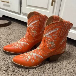 Dingo orange and white embroidered